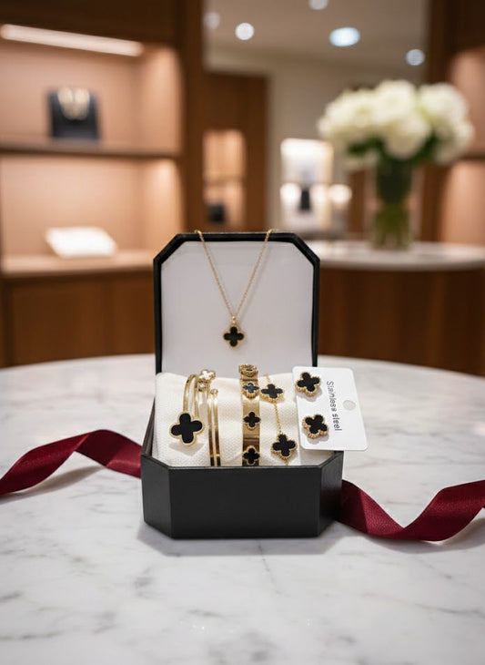 Elegant Onyx Clover Full Set